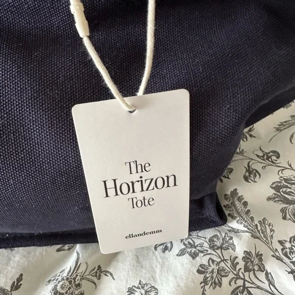 Ellandemm Horizon Tote Navy NWT - Picture 6 of 8